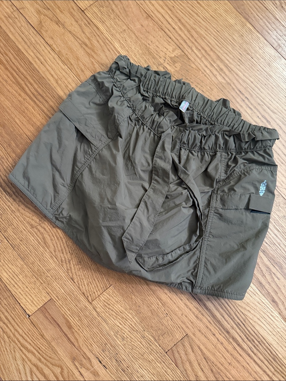 Free People Womenโs Olive Green Drawstring Utility Skort